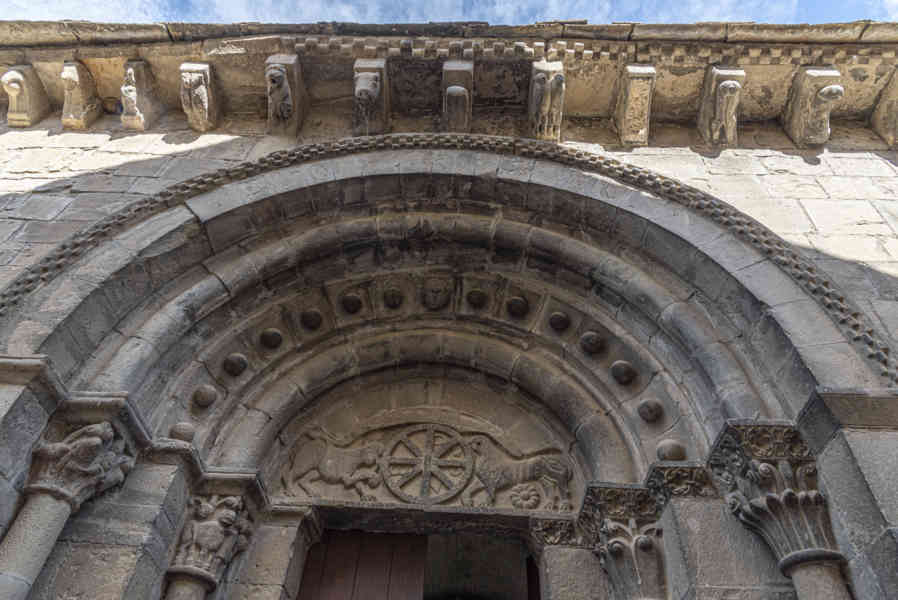 Huesca - Santa Cruz de los Serós 07 - iglesia de Santa María.jpg